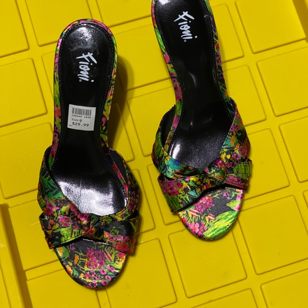 FIONI Floral Print Mules - Picture 2 of 4